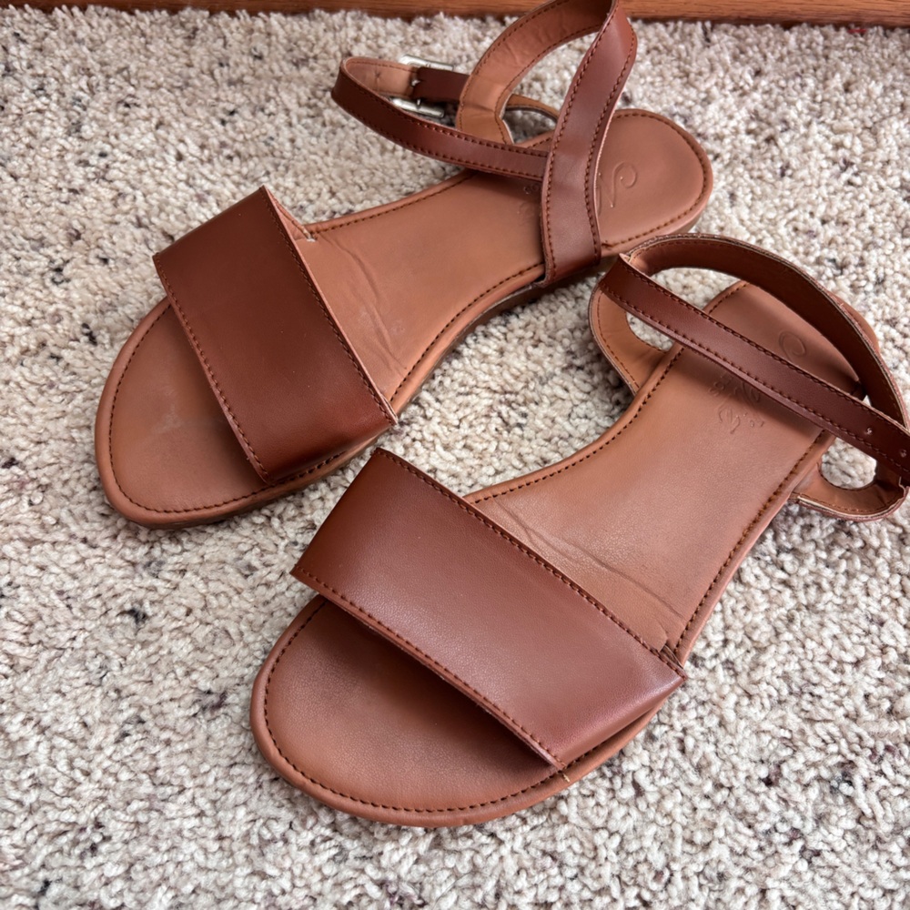 Bonita Brown Faux Leather Sandals size 8
